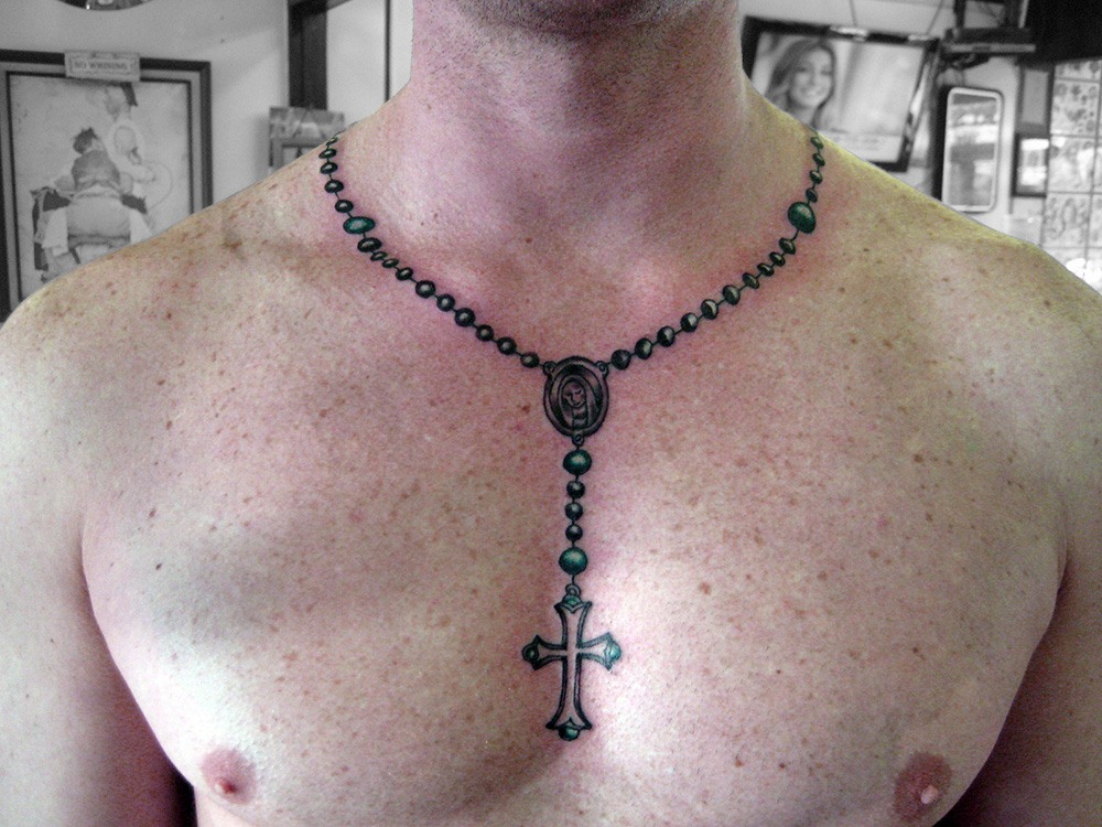 Тату цепь с крестом на груди