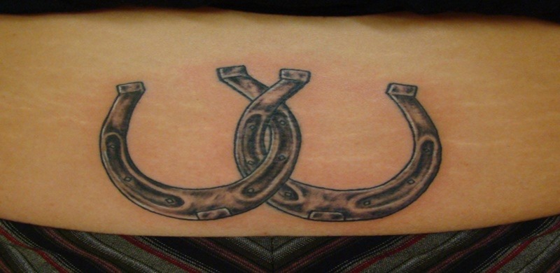 36 Horseshoe Tattoos With Happy and Lucky Meanings - Tattoos Win