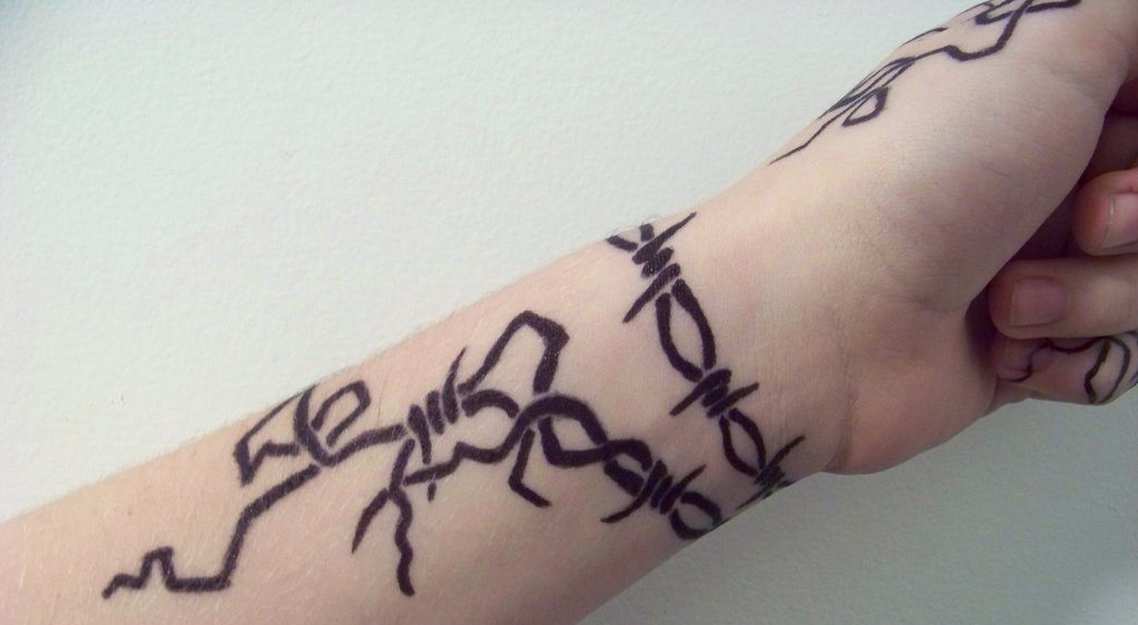 barbed-wire-tattoo-on-wrist-tb131