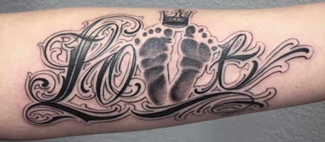 black-and-grey-custom-script-and-footprint-tattoo-by-salvador-diaz-at-certified-customs