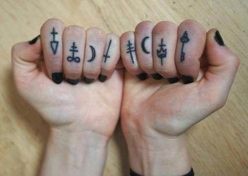 31 Tattoos On Fingers With Interesting Meaning Tattooswin