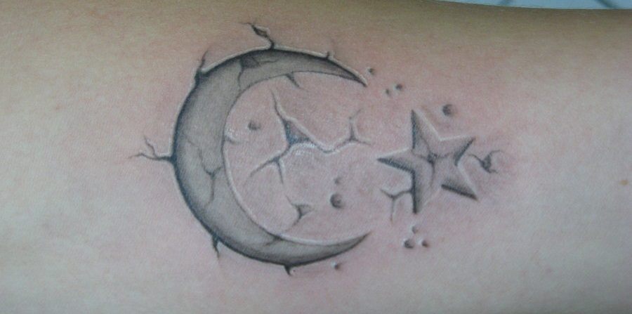 31 Moon and Stars Tattoos With Symbolic Meanings - TattoosWin