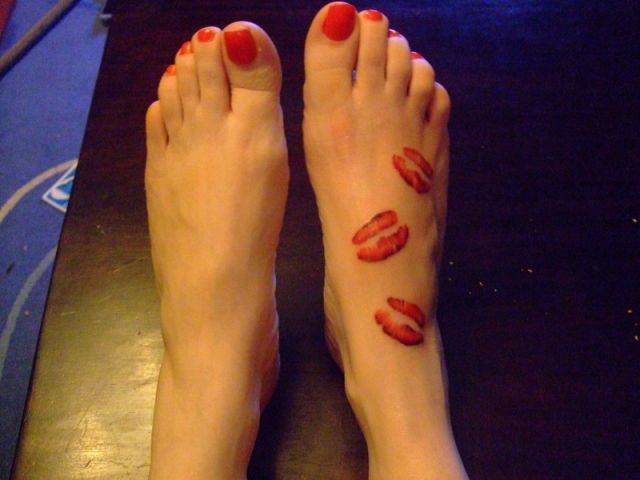 Sexy Kisses Tattoo on foot for women