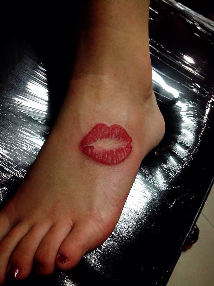Simple hot red Lip Tattoo