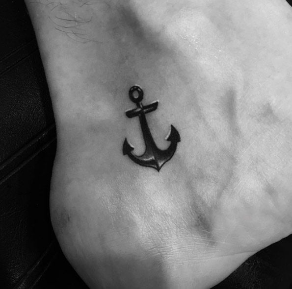 tiny anchor tattoo